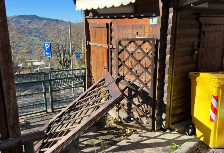 La baracchina è sempre più in pessime condi