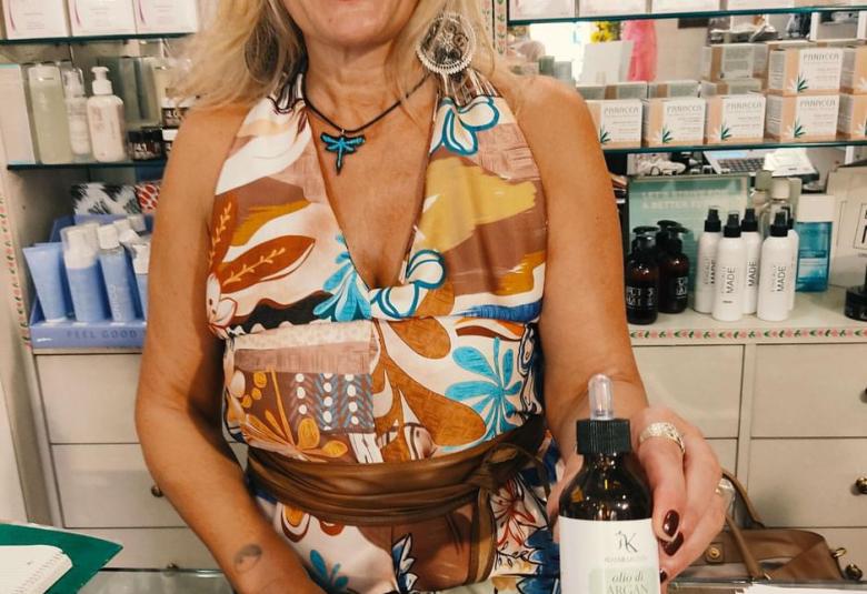 Dopo 25 anni chiude la Profumeria Top Beauty