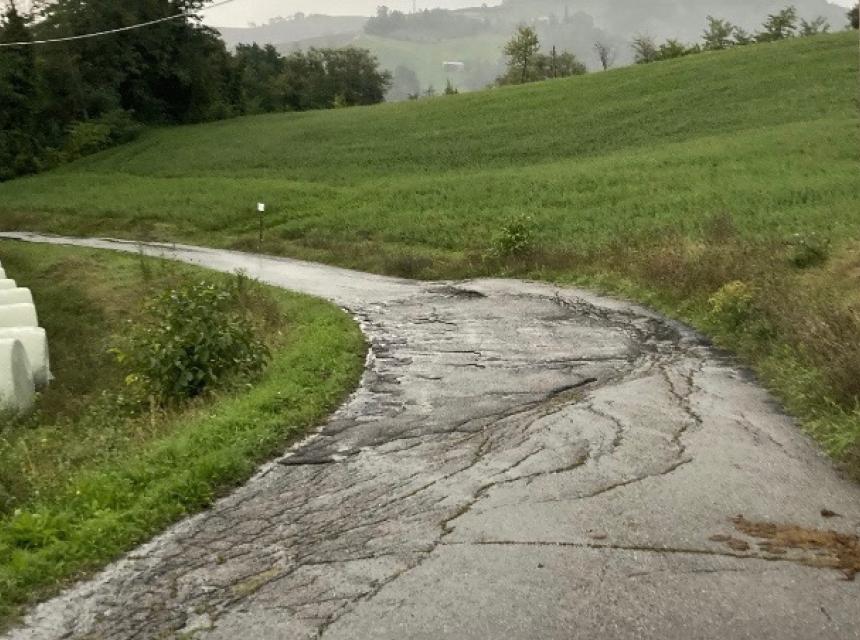 Sistemazione di due tratti di via Molino Mingano. Costo 74.000€