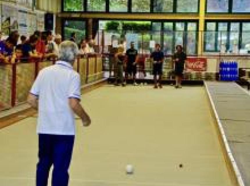 La Bocciofila diventerà un campo da beach volley. All'esterno un campo di padel