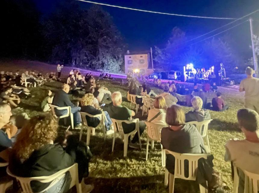 Donazione ai VVF di Monghidoro dal Comitato di Fradusto